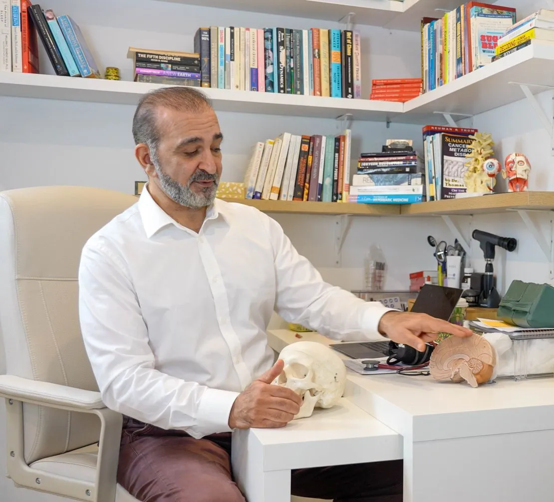 Dr Reza Samvat consulting with a patient at the Gold Coast clinic