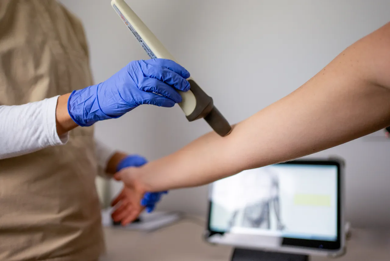 Digital thermography scan being performed at the Gold Coast clinic