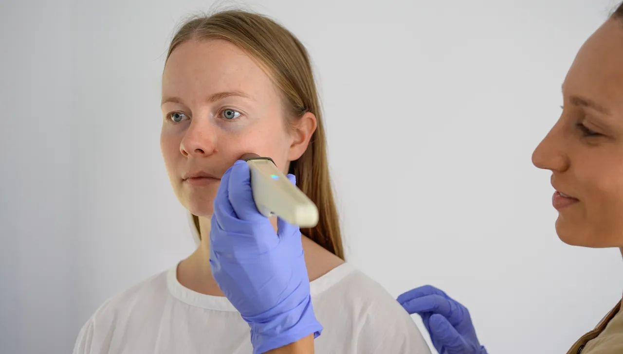 Practitioner conducting a digital thermography scan of a patient