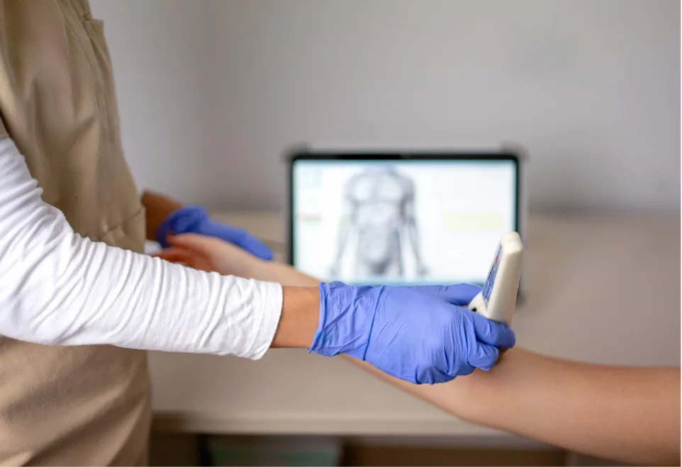 Practitioner conducting a digital thermography scan